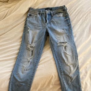 KanCan  ankle cropped stretchy jeans